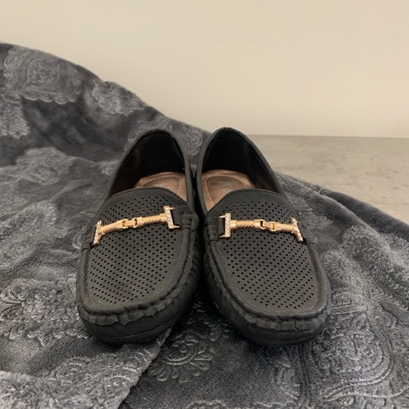 black slip ons - Picture 2 of 4